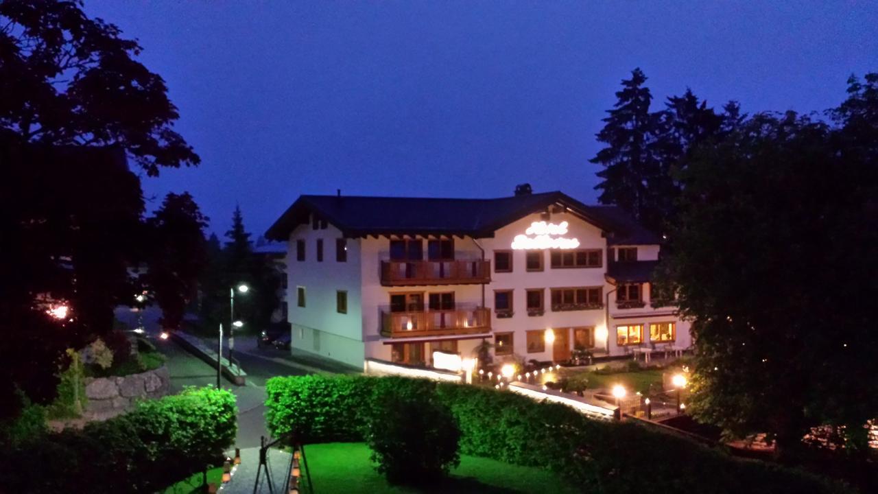 Hotel Bellevue Riezlern Eksteriør billede